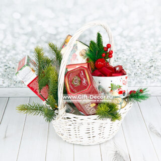НОВОГОДНЯЯ КОРЗИНА «МАРИЯ» С ЧАЕМ И СЛАДОСТЯМИ | Подарочный набор на Новый год 2026 | Gift-Decor.ru НОВОГОДНЯЯ КОРЗИНА «МАРИЯ» С ЧАЕМ И СЛАДОСТЯМИ | Подарочный набор на Новый год 2026 | Gift-Decor.ru