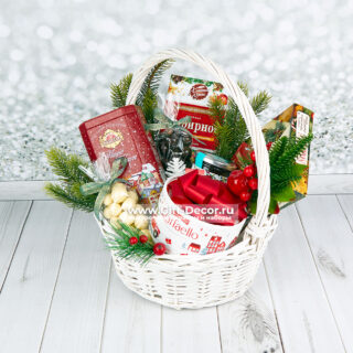 НОВОГОДНЯЯ КОРЗИНА «МАРИЯ» С ЧАЕМ И СЛАДОСТЯМИ | Подарочный набор на Новый год 2026 | Gift-Decor.ru НОВОГОДНЯЯ КОРЗИНА «МАРИЯ» С ЧАЕМ И СЛАДОСТЯМИ | Подарочный набор на Новый год 2026 | Gift-Decor.ru