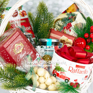 НОВОГОДНЯЯ КОРЗИНА «МАРИЯ» С ЧАЕМ И СЛАДОСТЯМИ | Подарочный набор на Новый год 2026 | Gift-Decor.ru НОВОГОДНЯЯ КОРЗИНА «МАРИЯ» С ЧАЕМ И СЛАДОСТЯМИ | Подарочный набор на Новый год 2026 | Gift-Decor.ru