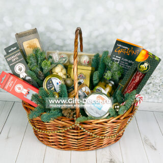 Гастрономический подарок Снежная Тайга с колбасами из лося и медведя в корзине