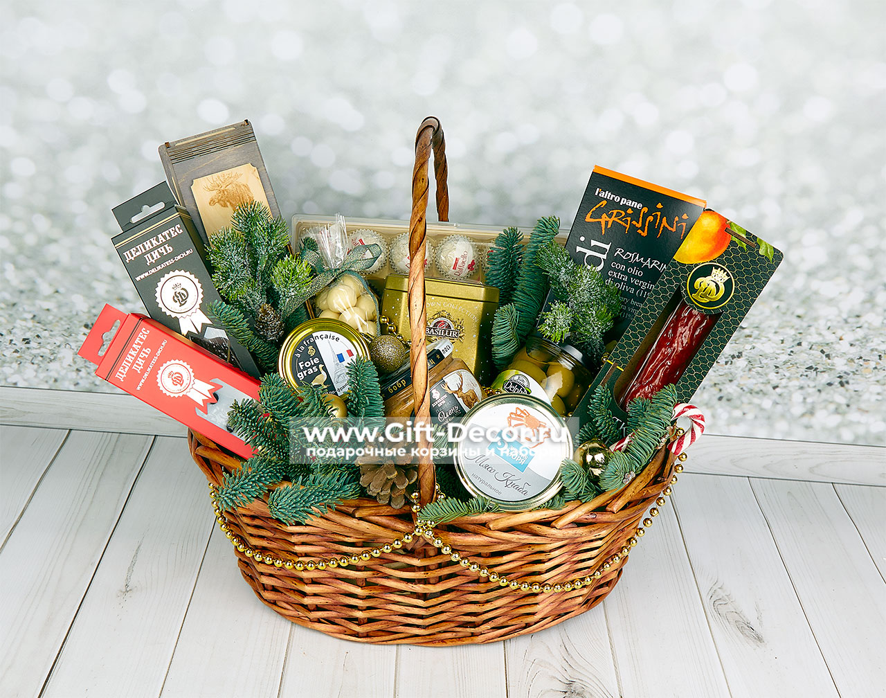 Гастрономический подарок Снежная Тайга с колбасами из лося и медведя в корзине