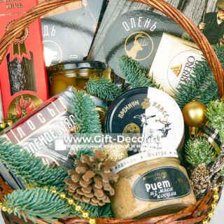 Новогодняя корзина с дичью «Марал в огне» – Купить подарок мужчине, гурману | Gift-Decor
