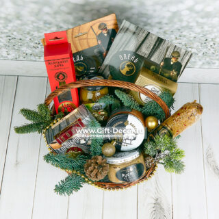 Новогодняя корзина с дичью «Марал в огне» – Купить подарок мужчине, гурману | Gift-Decor