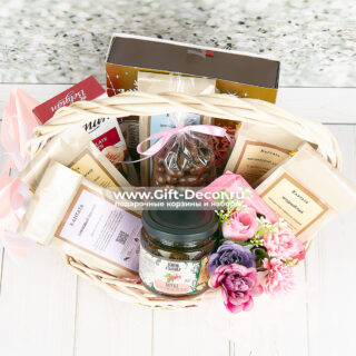 Подарочная корзина с чаем и кофе «Любимой» | Роскошный набор www.Gift-Decor.ru Подарочная корзина с чаем и кофе «Любимой» | Роскошный набор www.Gift-Decor.ru