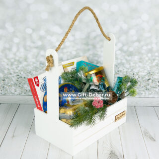 Купить Новогодний бокс «Год Коня» со сладостями | Подарочный набор Ferrero Rocher, Рахат-лукум | Gift-Decor.ru