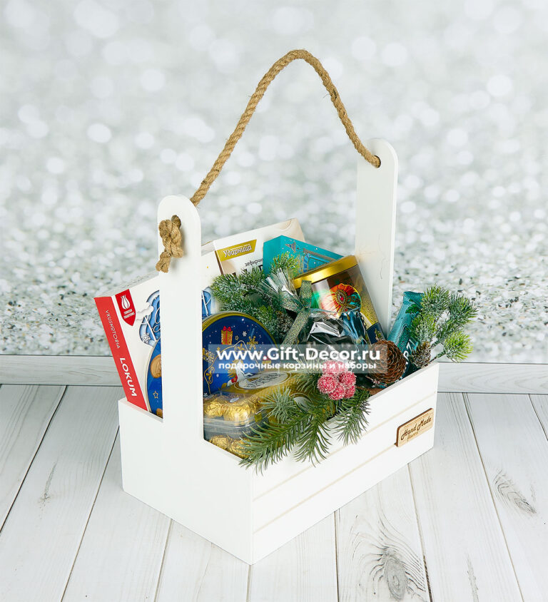 Купить Новогодний бокс «Год Коня» со сладостями | Подарочный набор Ferrero Rocher, Рахат-лукум | Gift-Decor.ru