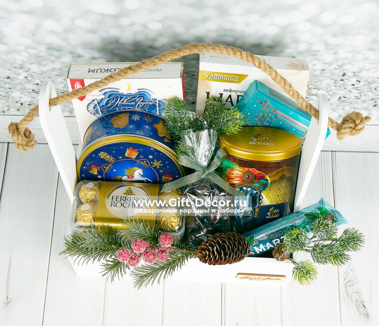 Купить Новогодний бокс «Год Коня» со сладостями | Подарочный набор Ferrero Rocher, Рахат-лукум | Gift-Decor.ru