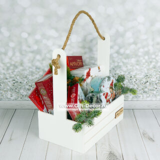 Купить Новогодний бокс «Сладкий год» с чаем и конфетами | Набор Merci, Reber, трюфели | Подарок гурману | Gift-Decor.ru