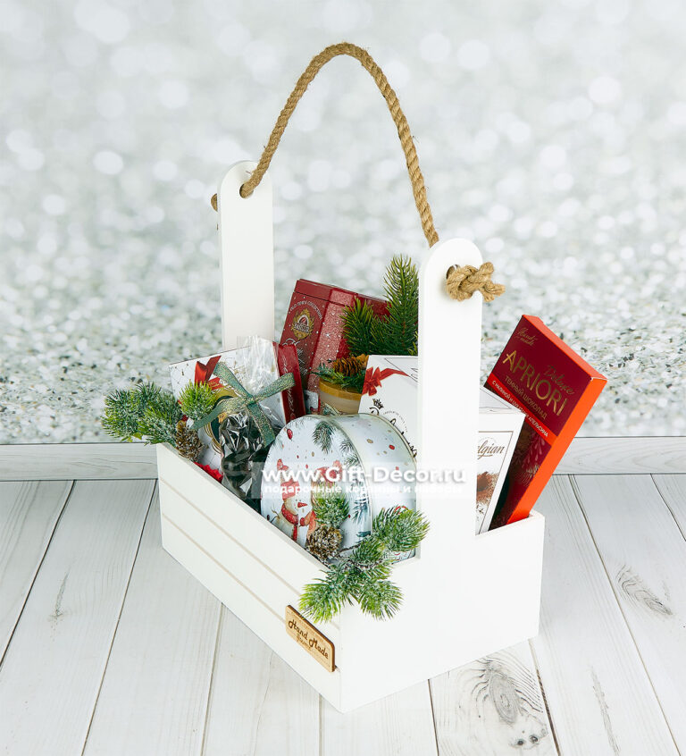 Купить Новогодний бокс «Сладкий год» с чаем и конфетами | Набор Merci, Reber, трюфели | Подарок гурману | Gift-Decor.ru