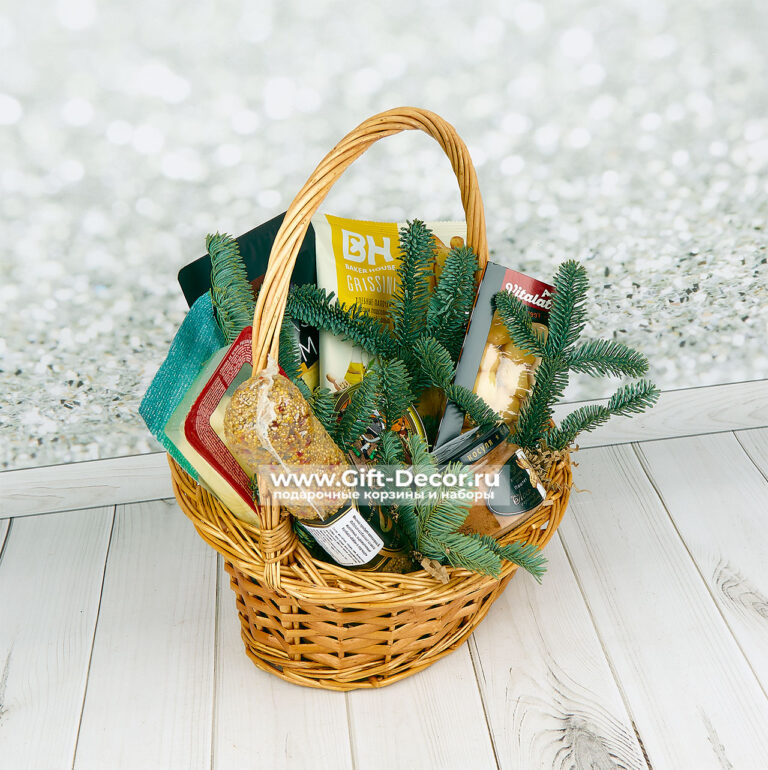 Купить Корзину «С сыром и колбасой» | Подарок мужчине на Новый год | Деликатесы из дичи | Gift-Decor.ru
