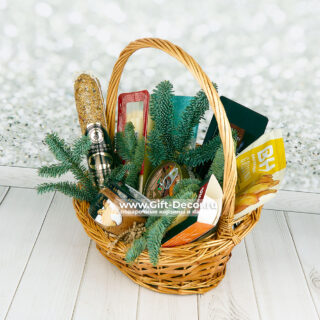 Купить Корзину «С сыром и колбасой» | Подарок мужчине на Новый год | Деликатесы из дичи | Gift-Decor.ru