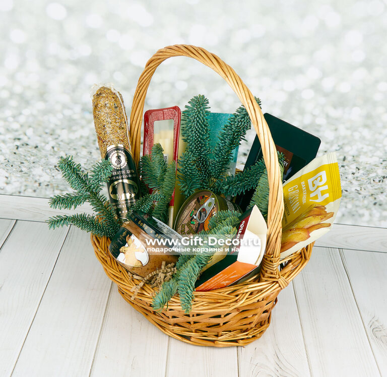Купить Корзину «С сыром и колбасой» | Подарок мужчине на Новый год | Деликатесы из дичи | Gift-Decor.ru