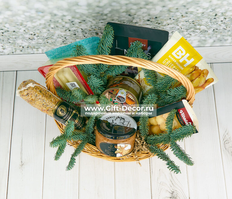 Купить Корзину «С сыром и колбасой» | Подарок мужчине на Новый год | Деликатесы из дичи | Gift-Decor.ru