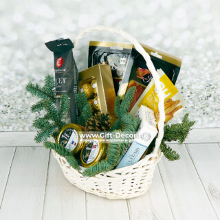 Купить корзину «Фуэт и паштет» | Гастрономический подарок на Новый год | Фуа-гра, хамон | Gift-Decor.ru