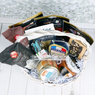 Корзина деликатесов «С крабом» Корзина деликатесов «С крабом»