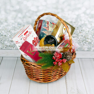 Подарочная корзина «Сладкое Новогодье» с конфетами и штолленом Подарочная корзина «Сладкое Новогодье» с конфетами и штолленом