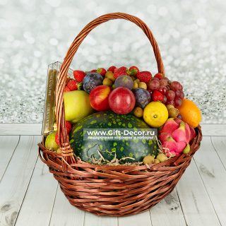 Фруктовая корзина «С арбузом» Фруктовая корзина «С арбузом»