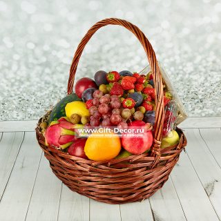 Фруктовая корзина «С арбузом» Фруктовая корзина «С арбузом»